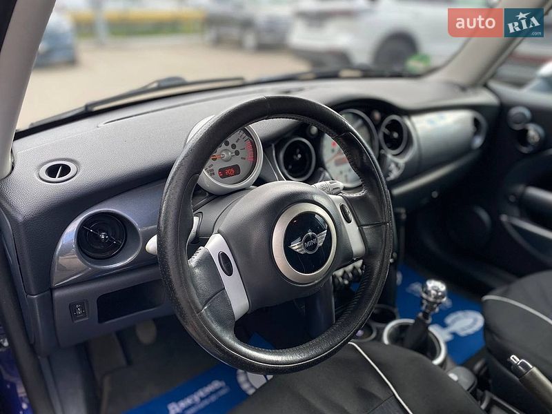 Хетчбек MINI Cooper 2004 в Чернівцях