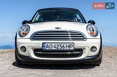 Хэтчбек MINI Cooper 2011 в Ужгороде