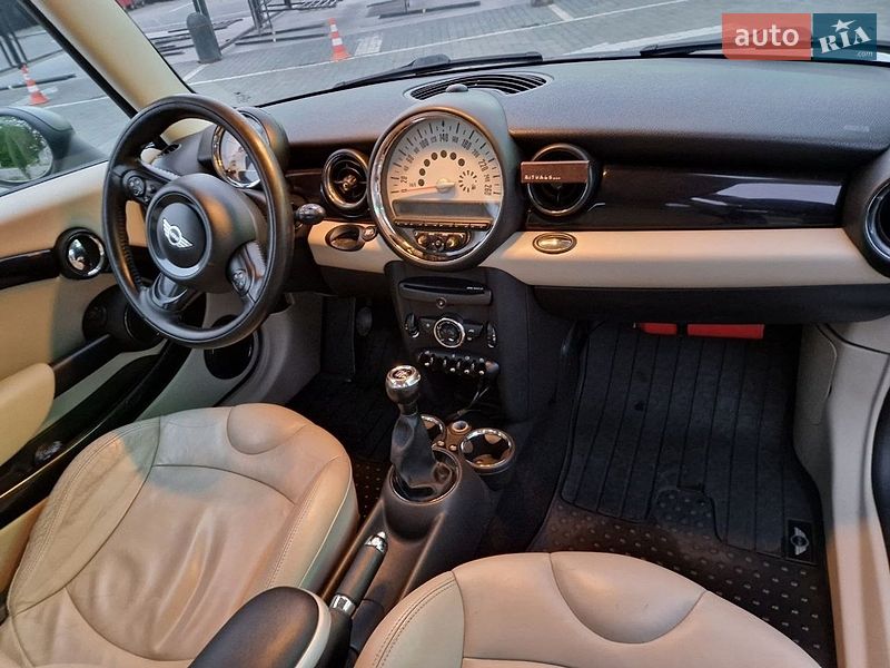 Хэтчбек MINI Cooper 2010 в Звягеле