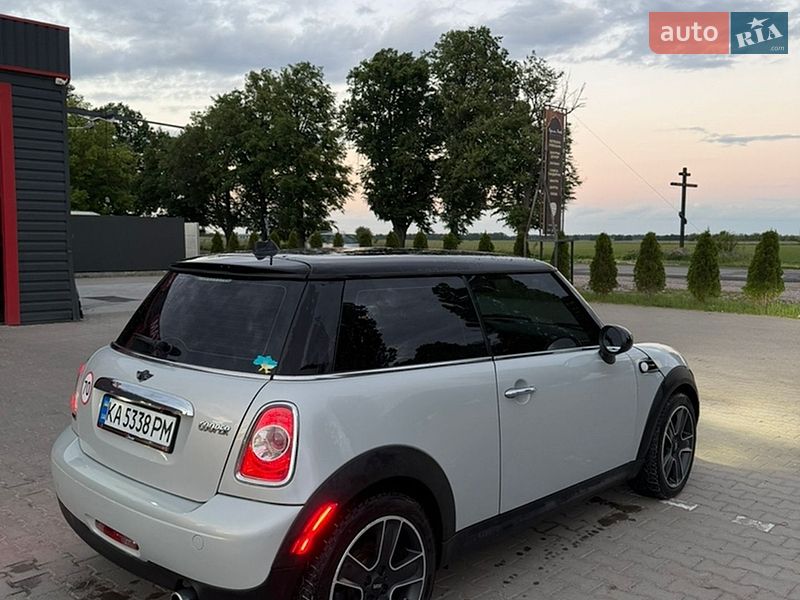 Хэтчбек MINI Cooper 2011 в Киеве
