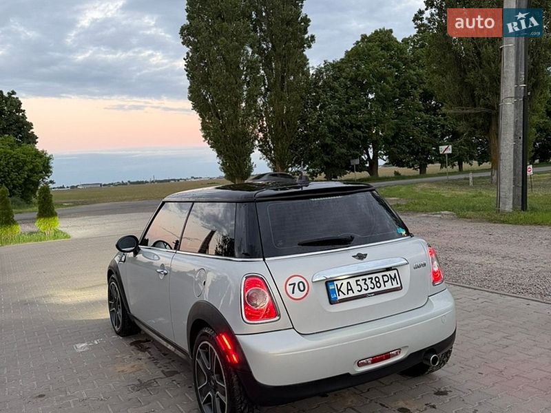 Хэтчбек MINI Cooper 2011 в Киеве