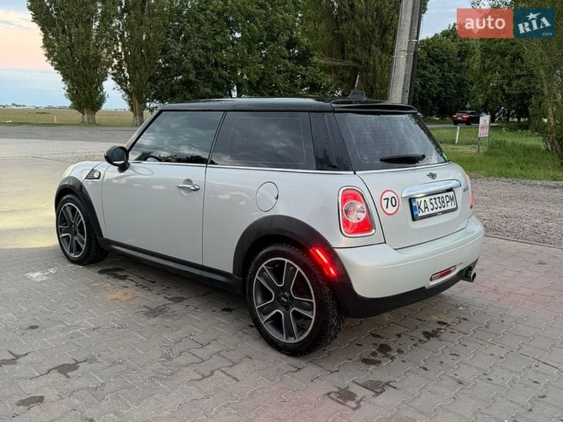 Хэтчбек MINI Cooper 2011 в Киеве