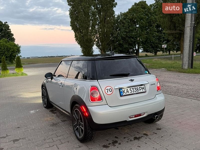 Хэтчбек MINI Cooper 2011 в Киеве