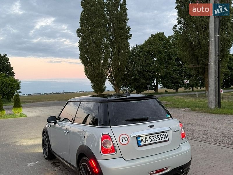 Хэтчбек MINI Cooper 2011 в Киеве