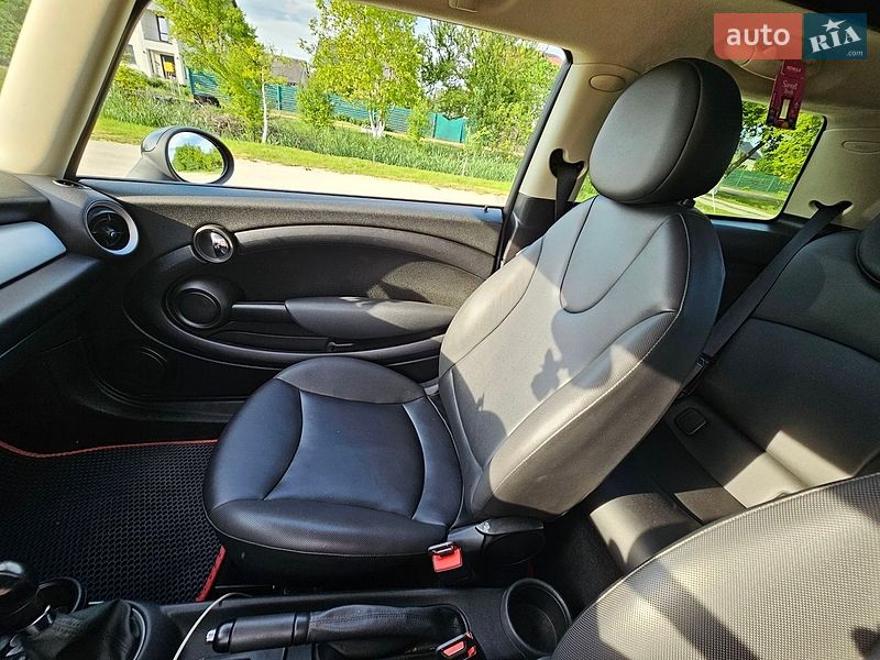 Хэтчбек MINI Cooper 2012 в Бродах