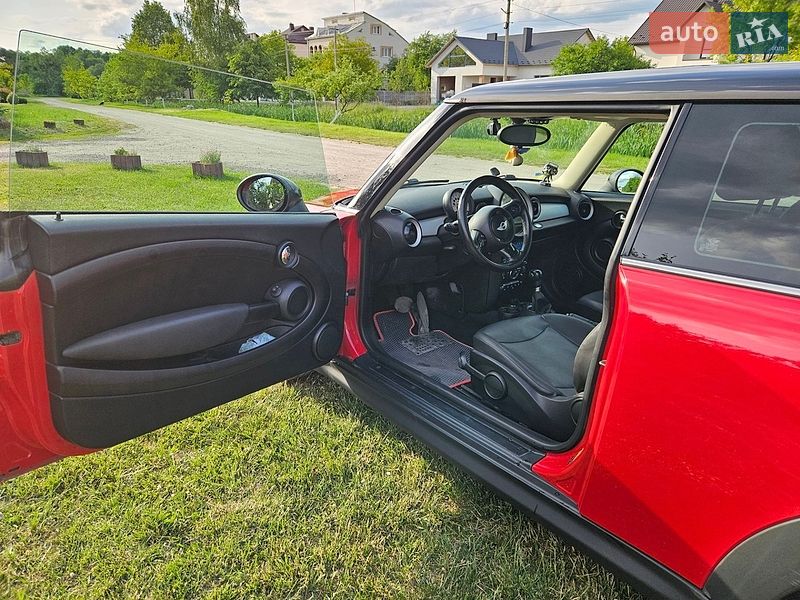 Хэтчбек MINI Cooper 2012 в Бродах