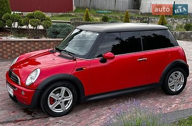 Хэтчбек MINI Cooper 2004 в Ужгороде