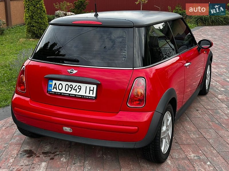 Хэтчбек MINI Cooper 2004 в Ужгороде