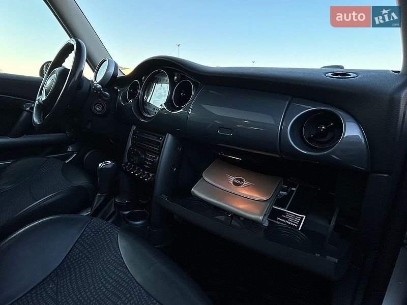 Хэтчбек MINI Cooper 2004 в Киеве
