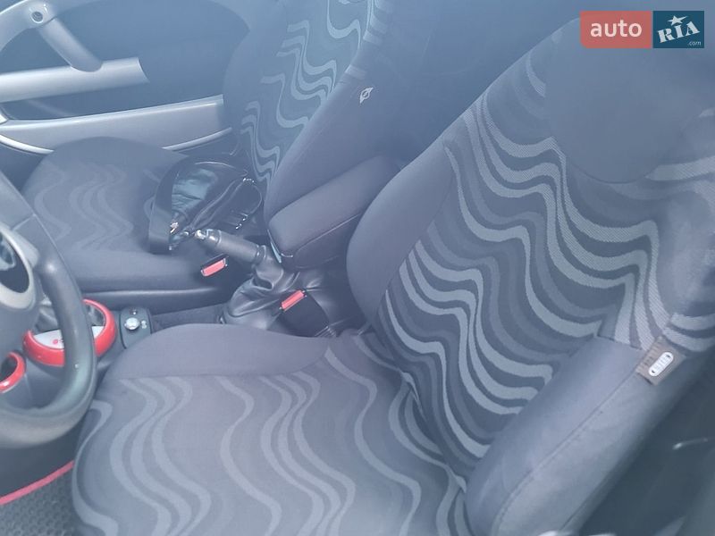 Хетчбек MINI Cooper 2003 в Чернівцях