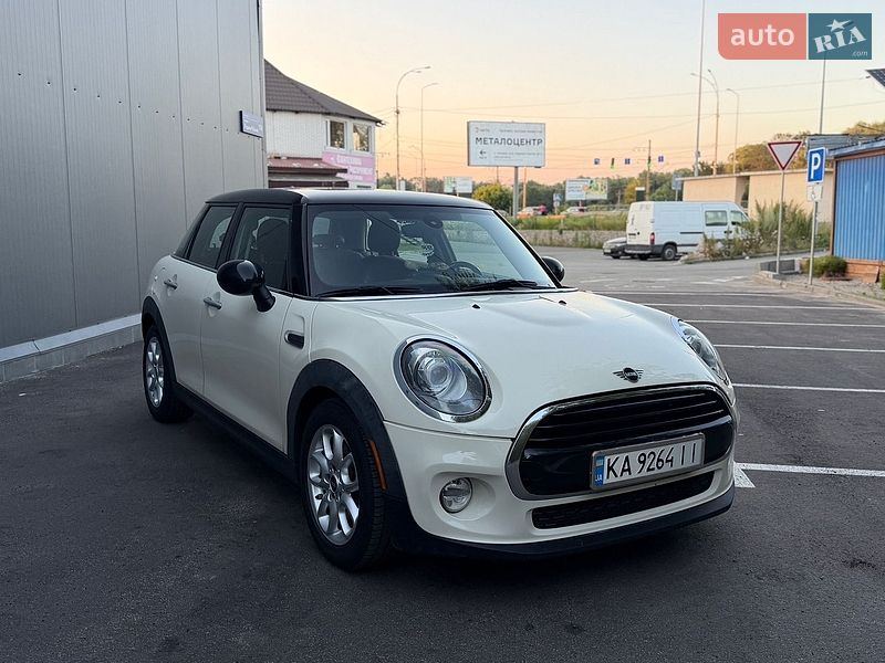 Хэтчбек MINI Cooper 2017 в Киеве