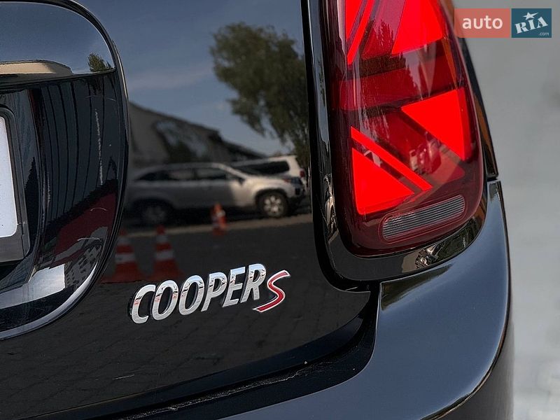 Хэтчбек MINI Cooper 2017 в Черновцах