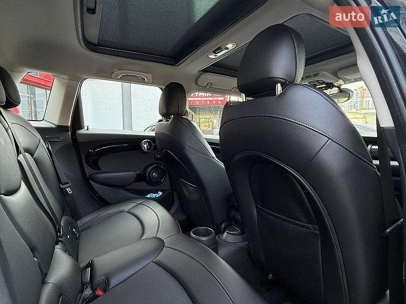 Хэтчбек MINI Cooper 2017 в Черновцах