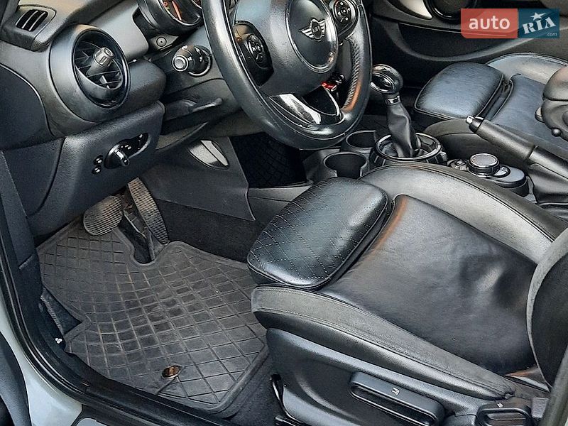 Хэтчбек MINI Cooper 2014 в Черновцах