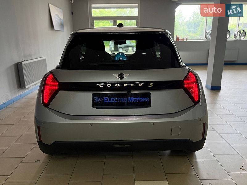 Хэтчбек MINI Cooper 2024 в Львове