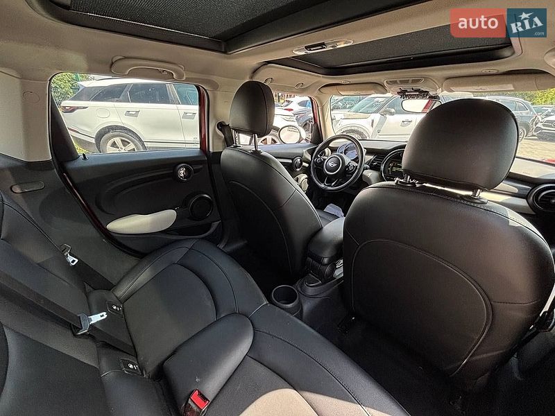 Хэтчбек MINI Cooper 2017 в Луцке