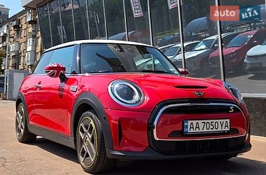 Хэтчбек MINI Cooper 2023 в Киеве