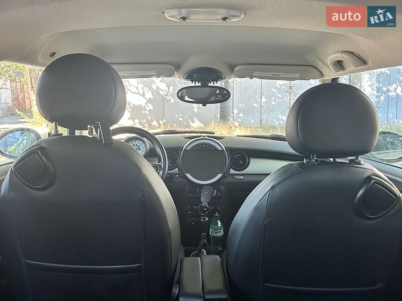 Хэтчбек MINI Cooper 2011 в Измаиле
