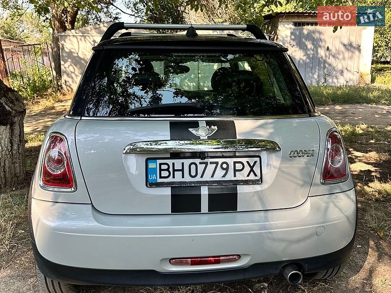 Хэтчбек MINI Cooper 2011 в Измаиле