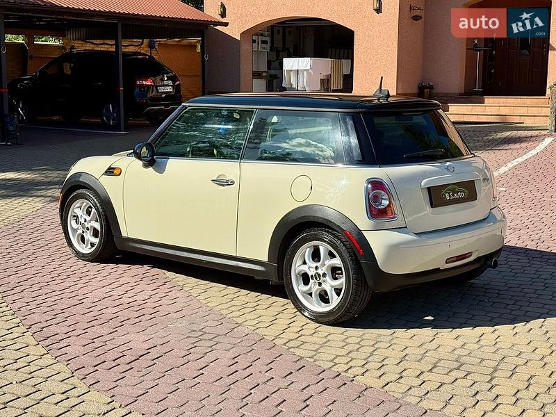 Хэтчбек MINI Cooper 2011 в Мукачево