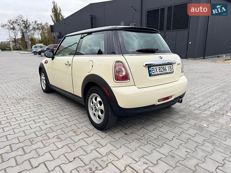 Хэтчбек MINI Cooper 2012 в Хмельницком