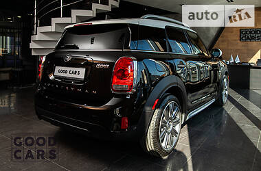 Позашляховик / Кросовер MINI Countryman 2018 в 