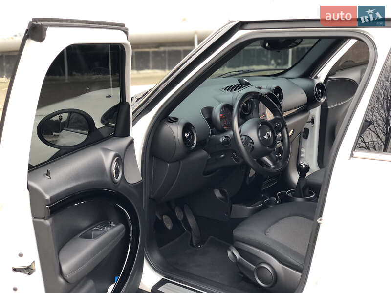 Внедорожник / Кроссовер MINI Countryman 2016 в Ровно