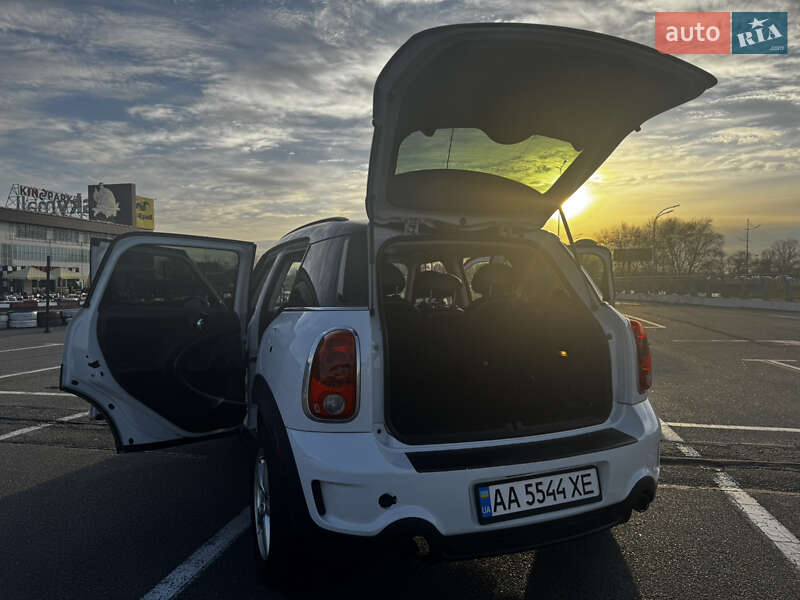 Хэтчбек MINI Countryman 2014 в Киеве