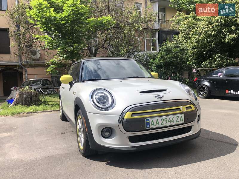 Хетчбек MINI Hatch 2020 в Києві