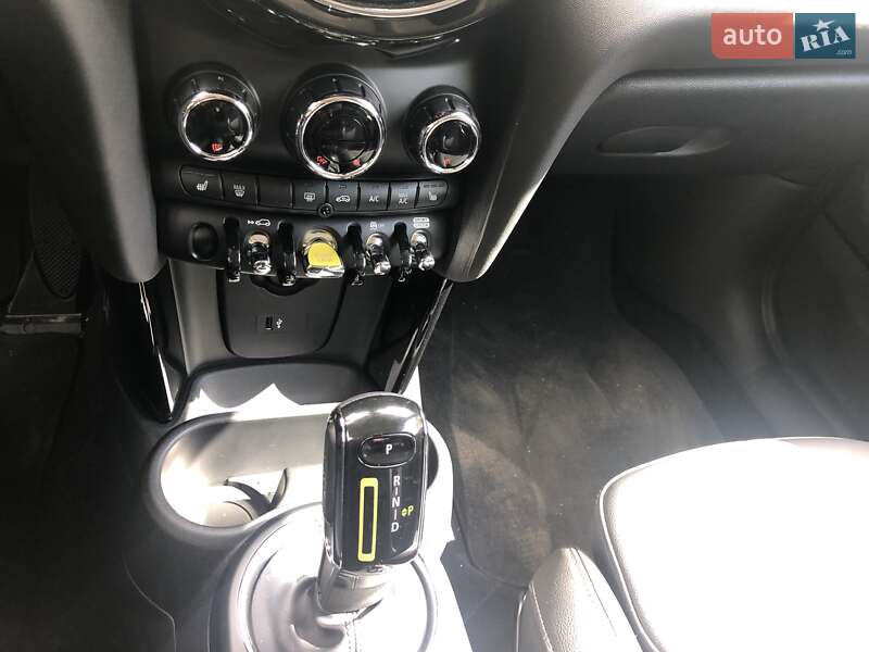 Хэтчбек MINI Hatch 2020 в Киеве