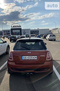 Хэтчбек MINI Hatch 2013 в Киеве