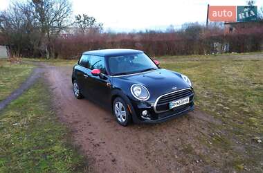Хэтчбек MINI Hatch 2018 в Киеве