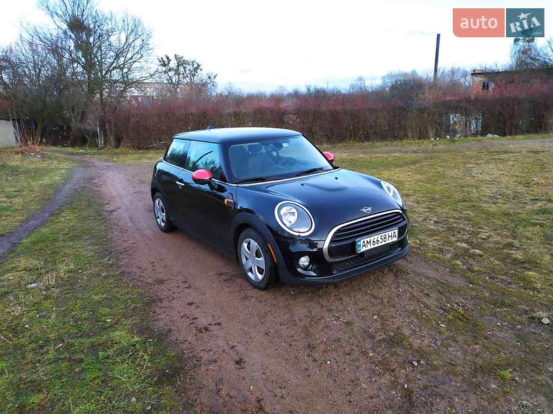 Хетчбек MINI Hatch 2018 в Києві