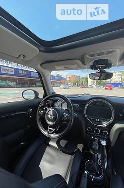 Хэтчбек MINI Hatch 2016 в Ивано-Франковске