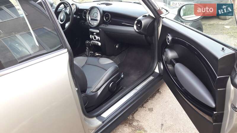 Седан MINI Hatch 2008 в Чернівцях
