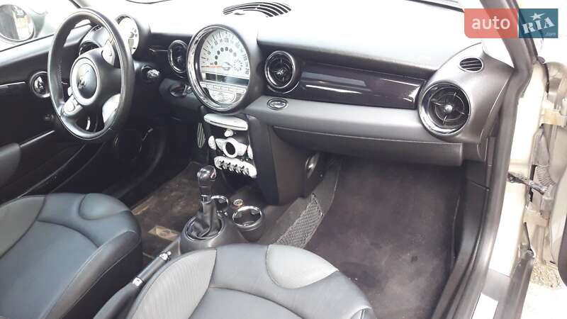 Седан MINI Hatch 2008 в Чернівцях