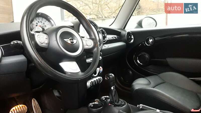 Седан MINI Hatch 2008 в Чернівцях