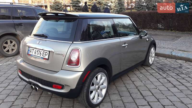 Седан MINI Hatch 2008 в Чернівцях