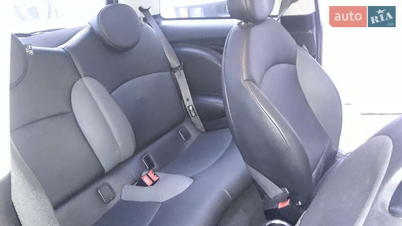 Седан MINI Hatch 2008 в Чернівцях