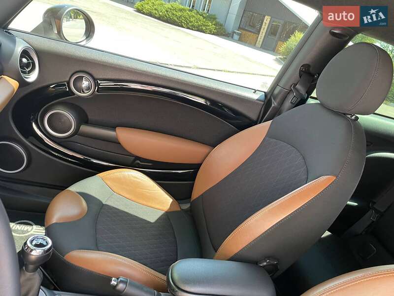 Седан MINI Hatch 2011 в Кам'янському