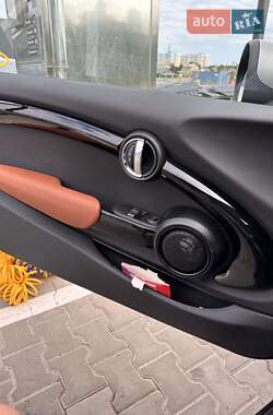 Седан MINI Hatch 2017 в Львове