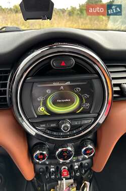 Седан MINI Hatch 2017 в Львове