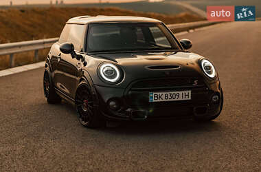 Хэтчбек MINI Hatch 2015 в Ровно