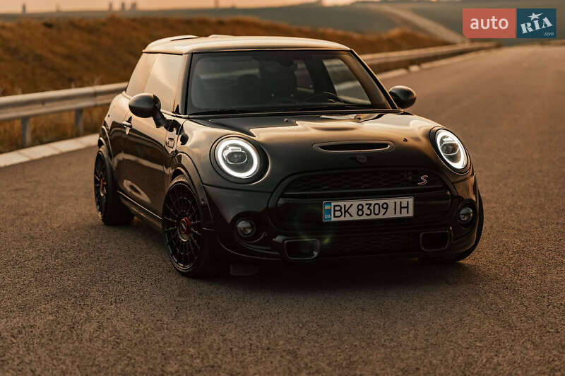 Хетчбек MINI Hatch 2015 в Рівному