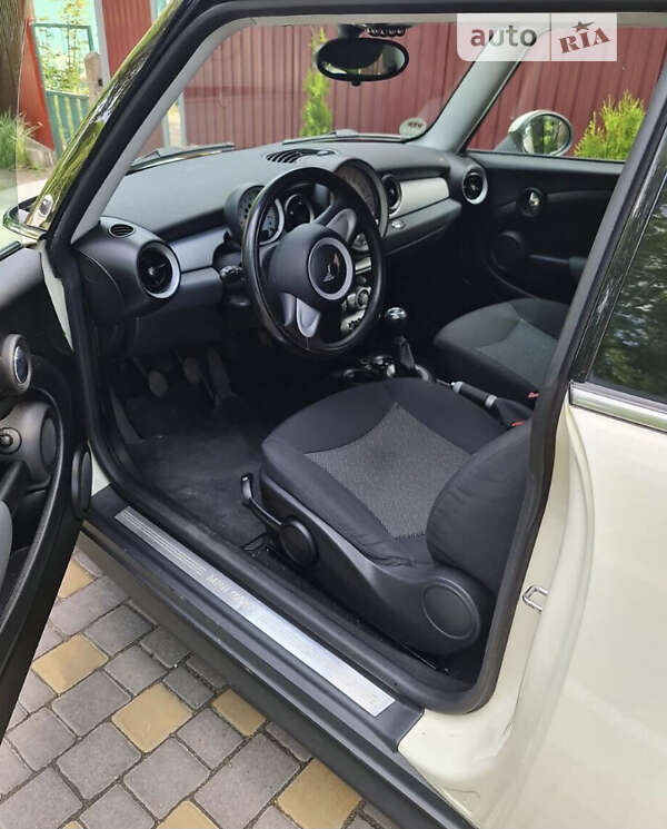 Хетчбек MINI Hatch 2008 в Києві