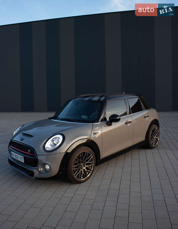 Хэтчбек MINI Hatch 2016 в Киеве