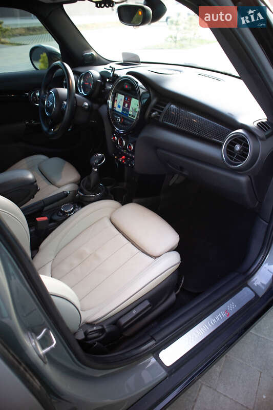 Хэтчбек MINI Hatch 2016 в Киеве