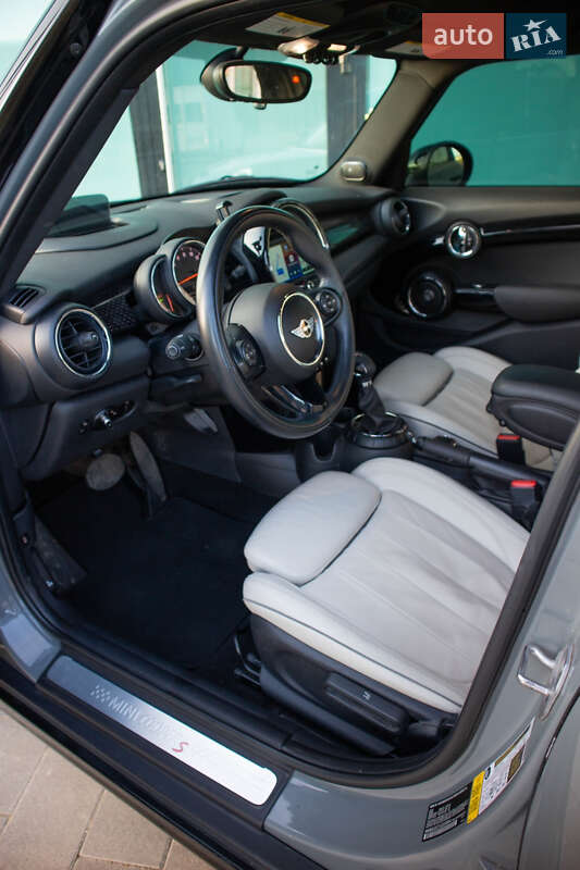 Хэтчбек MINI Hatch 2016 в Киеве