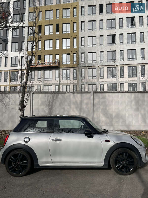 Хэтчбек MINI Hatch 2016 в Киеве