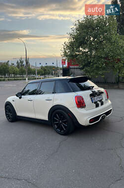 Хэтчбек MINI Hatch 2015 в Николаеве